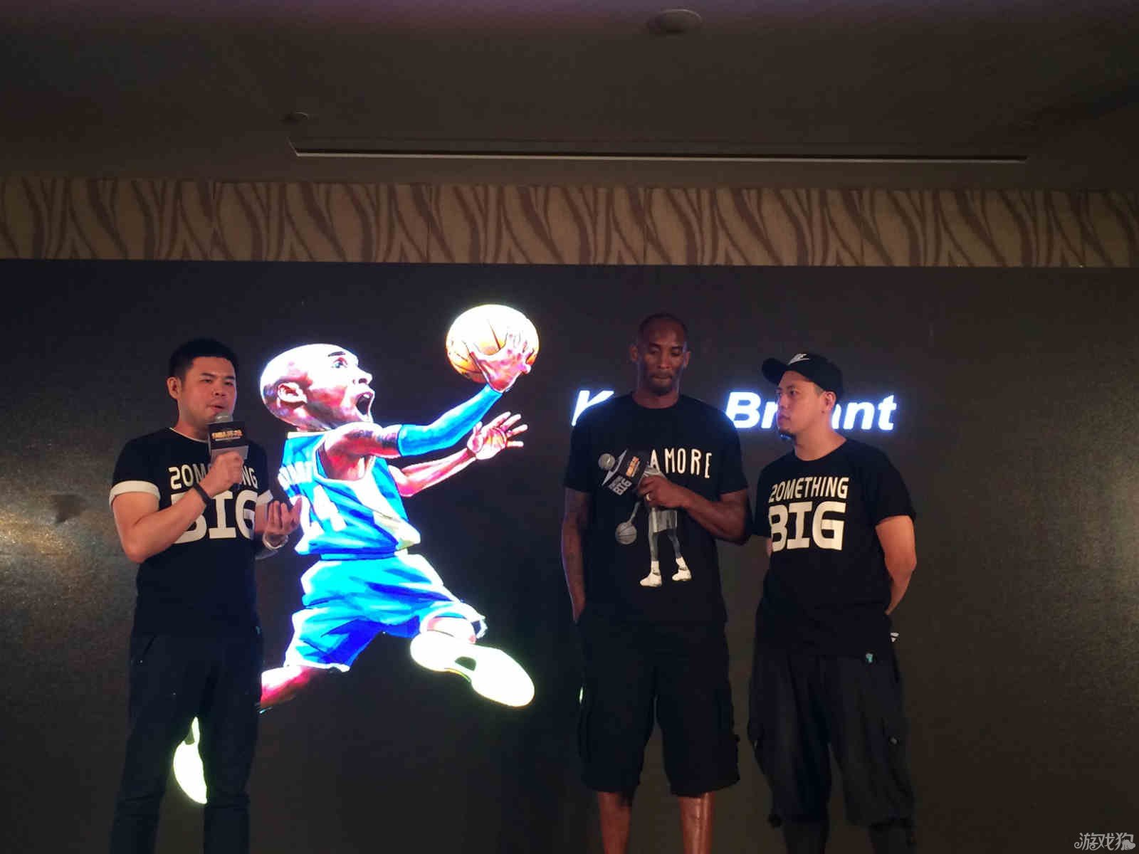 型足球的