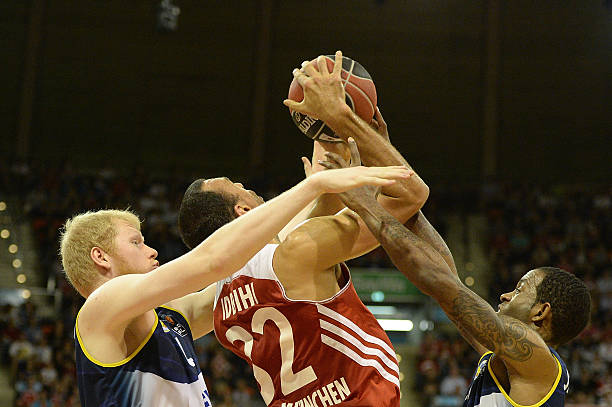 遭遇滑坡 遭遇滑坡